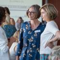 Co-Vorsitzende Cornelia Wanke im Gespräch mit Karola Schulte und Sybilla Weidinger (movetomore)